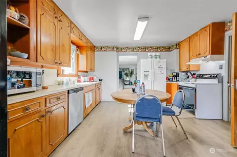 Kitchen - 2305 Baker Ave, Everett, WA 98201 photo 3 of 5