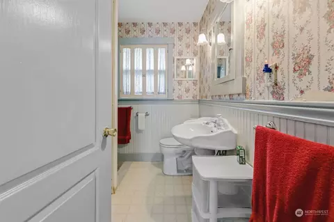 Bath - 2305 Baker Ave, Everett, WA 98201 photo 1 of 2