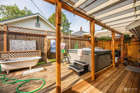 Exterior - 2305 Baker Ave, Everett, WA 98201 photo 4 of 9