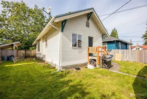 Exterior - 2305 Baker Ave, Everett, WA 98201 photo 2 of 9