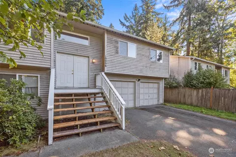 10006 Sandpoint Way NE, Seattle, WA 98125