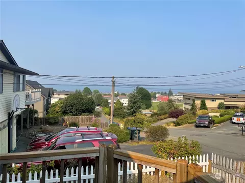 742 Bell St, Edmonds, WA 98020 photo 2