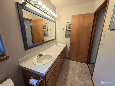 Bath - 152 Buck Loop Rd, Sequim, WA 98382 photo 4 of 6