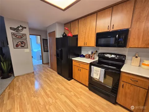 Kitchen - 152 Buck Loop Rd, Sequim, WA 98382 photo 4 of 4
