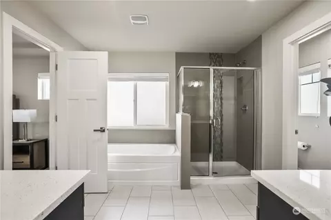 Bath - 1224 198th Pl SE, Bothell, WA 98012 photo 3 of 5