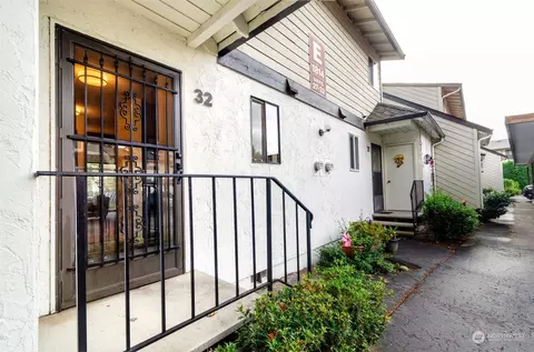 1814 Maple Ln #E32, Kent, WA 98030