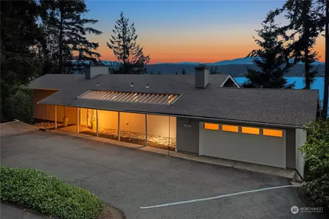 659 W Lake Sammamish Pkwy NE, Bellevue, WA 98008