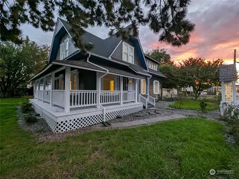 235 Cowlitz St E, Castle Rock, WA 98611