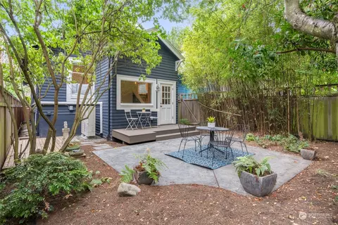 Exterior - 426 10th Ave E, Seattle, WA 98102 photo 7 of 7
