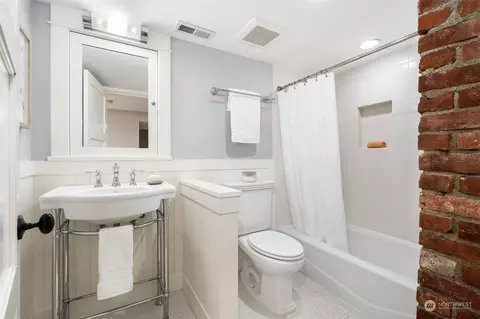 Bath - 426 10th Ave E, Seattle, WA 98102 photo 3 of 3