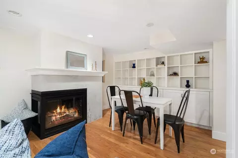 Dining - 426 10th Ave E, Seattle, WA 98102 photo 3 of 4