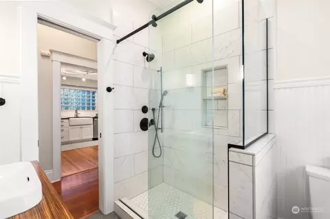 Bath - 426 10th Ave E, Seattle, WA 98102 photo 2 of 3
