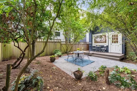 Exterior - 426 10th Ave E, Seattle, WA 98102 photo 5 of 7