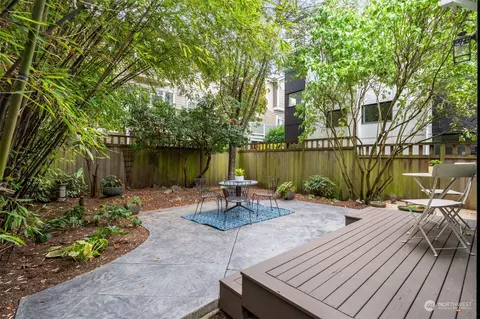 Exterior - 426 10th Ave E, Seattle, WA 98102 photo 3 of 7