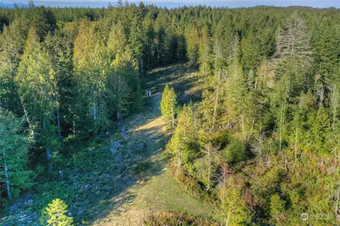 1360 E Thomas Rd, Grapeview, WA 98546