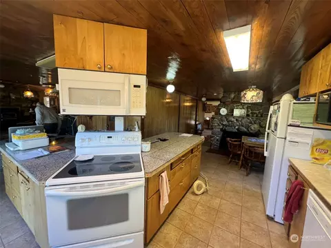 Kitchen - 695 Twisp- Carlton Rd, Twisp, WA 98856 photo 3 of 3