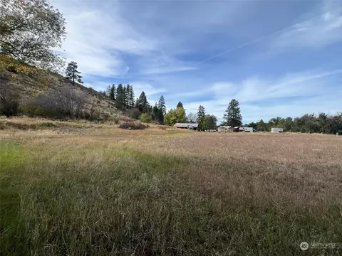 Exterior - 695 Twisp- Carlton Rd, Twisp, WA 98856 photo 4 of 21