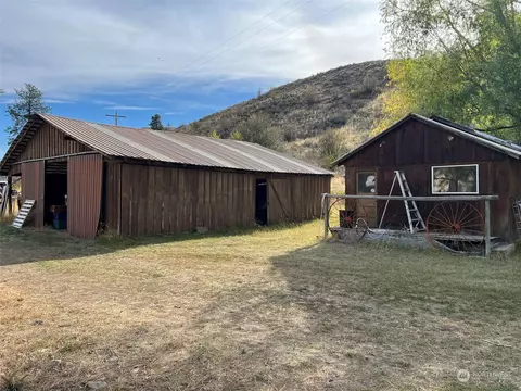Exterior - 695 Twisp- Carlton Rd, Twisp, WA 98856 photo 7 of 21