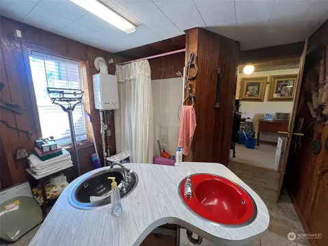Bath - 695 Twisp- Carlton Rd, Twisp, WA 98856 photo 1 of 1