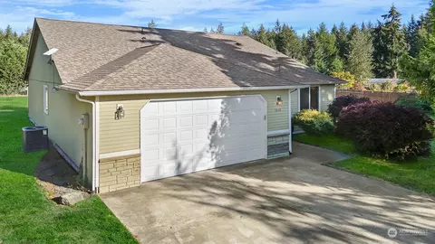 10110 131st Ln SE, Rainier, WA 98576