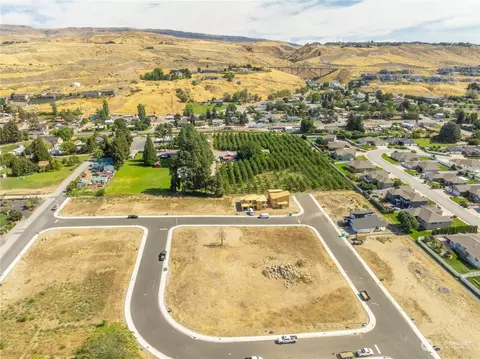 142 Chadwick St NW, East Wenatchee, WA 98802