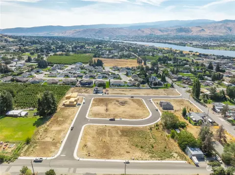 112 33rd St NW, East Wenatchee, WA 98802