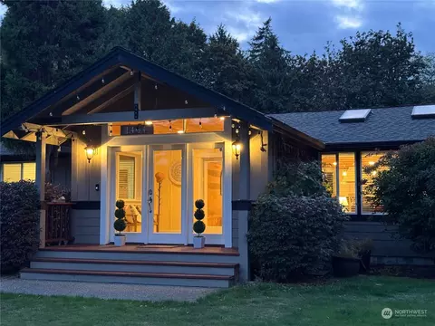 1464 Puget Dr E, Port Orchard, WA 98366