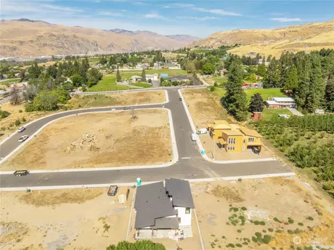 3248 NW Chadwick Loop, East Wenatchee, WA 98802