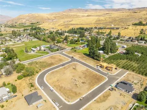 3242 NW Chadwick Loop, East Wenatchee, WA 98802