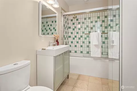 2400 E Roy St, Seattle, WA 98112 photo 23