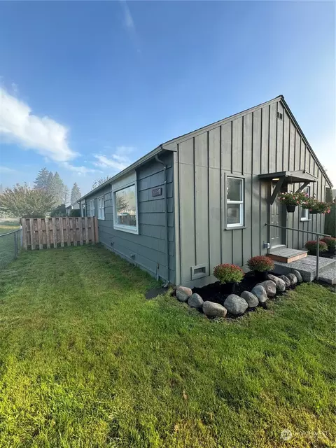Exterior - 1005 Lane Pl #A, Everett, WA 98203 photo 4 of 5