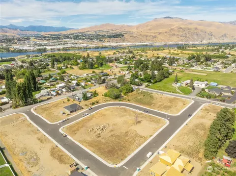 3238 NW Chadwick Loop, East Wenatchee, WA 98802
