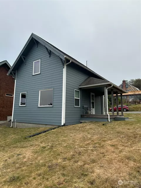 215 Elizabeth Ave NE, Ilwaco, WA 98624