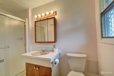 Bath - 8931 Cascadia Ave, Everett, WA 98208 photo 1 of 3