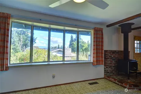 Living - 8931 Cascadia Ave, Everett, WA 98208 photo 4 of 5