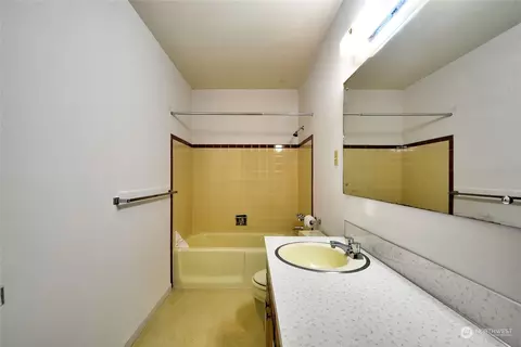 Bath - 8931 Cascadia Ave, Everett, WA 98208 photo 3 of 3