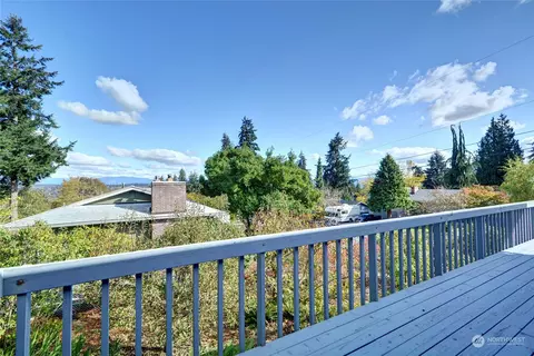 Exterior - 8931 Cascadia Ave, Everett, WA 98208 photo 7 of 8