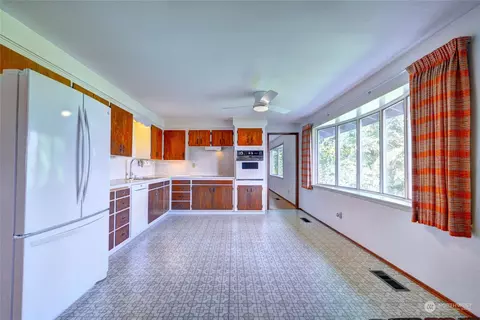 Kitchen - 8931 Cascadia Ave, Everett, WA 98208 photo 1 of 2
