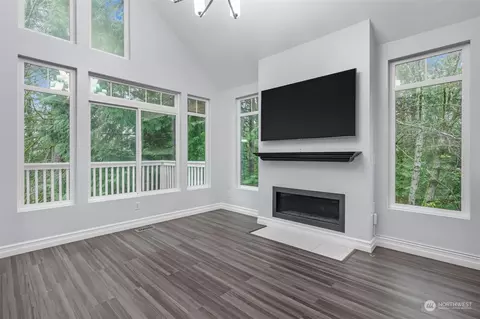 6775 SE Cougar Mountain Way #4, Bellevue, WA 98006