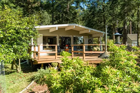 5365 W Skewes Ln W, Freeland, WA 98249