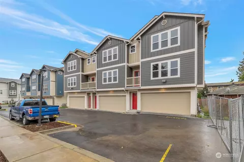 3407 S 144th Ln, Tukwila, WA 98168