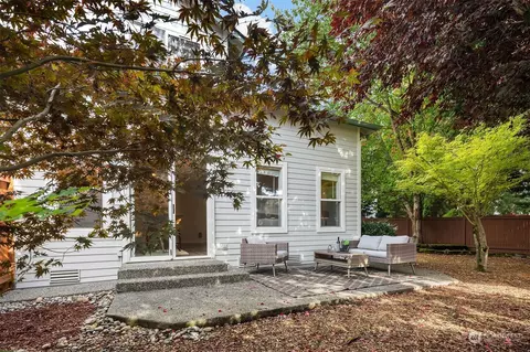 Exterior - 18710 20th Ave SE, Bothell, WA 98012 photo 7 of 9