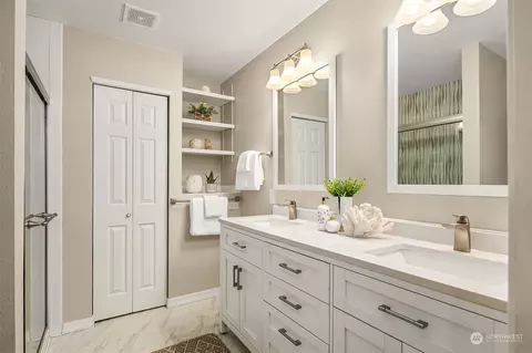 Bath - 18710 20th Ave SE, Bothell, WA 98012 photo 1 of 3