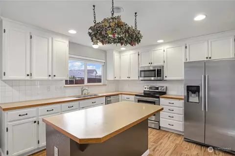 Kitchen - 207 Thompson Ave NW, Orting, WA 98360 photo 2 of 4