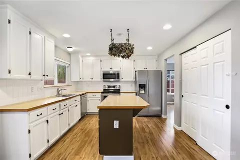 Kitchen - 207 Thompson Ave NW, Orting, WA 98360 photo 3 of 4