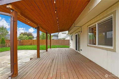 Exterior - 207 Thompson Ave NW, Orting, WA 98360 photo 4 of 4