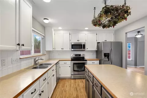 Kitchen - 207 Thompson Ave NW, Orting, WA 98360 photo 4 of 4