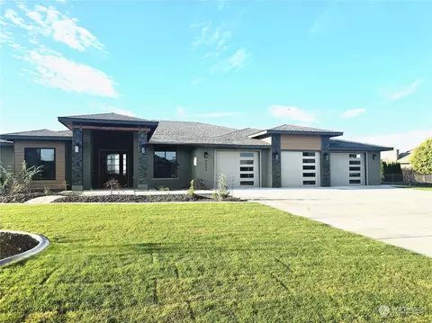 9063 S Dune Lake Rd, Moses Lake, WA 98837