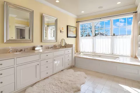 Bath - 609 34th Ave E, Seattle, WA 98112 photo 1 of 1