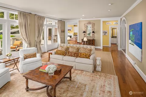 Living - 609 34th Ave E, Seattle, WA 98112 photo 2 of 5